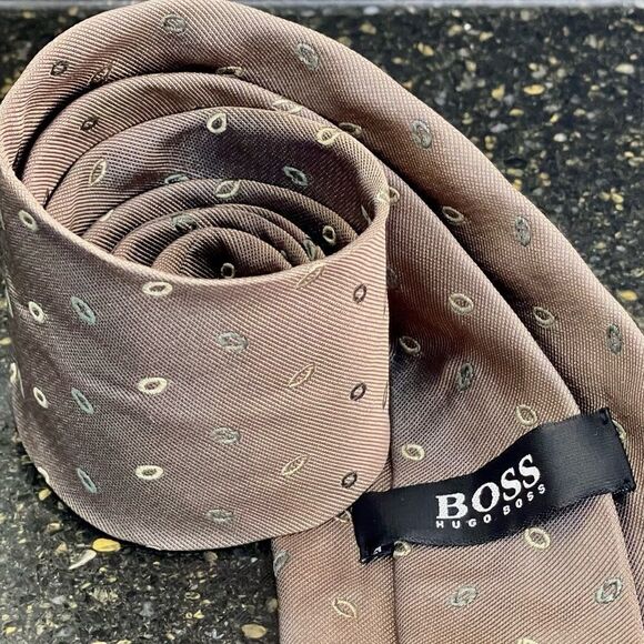 Hugo Boss Tan Silk Tie. - Picture 1 of 6